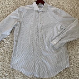 Calvin Klein white patterned button down neck 16.5